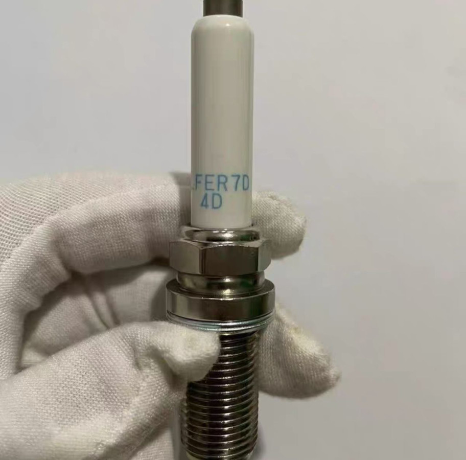 Свеча зажигания 202V25923-0005 ILFER7D-4D